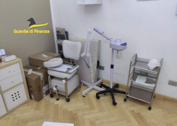 Scoperta estetista abusiva, scatta il sequestro