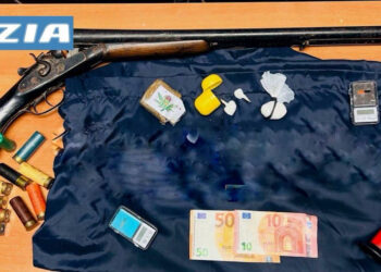 Vittoria, cocaina, hashish e un fucile calibro 12 detenuto illegalmente: arrestato
