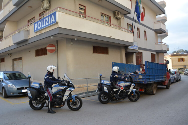 Modica, preso l'autocarro che smaltiva rifiuti in maniera abusiva