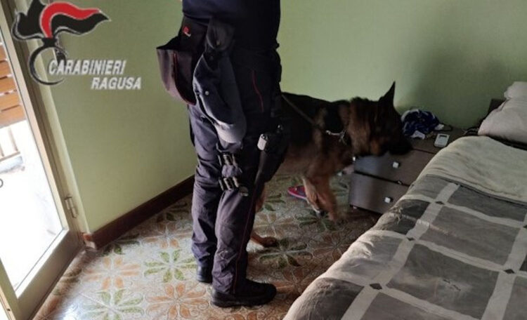 Ispica, 19enne con cocaina e hashish: arrestato