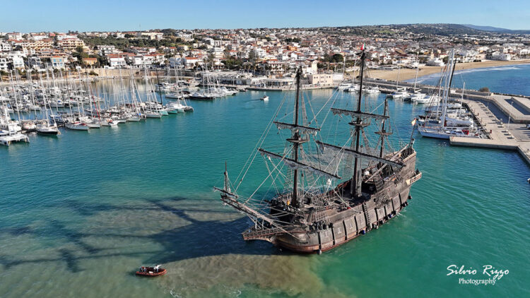 Il Galeón Andalucía al Porto di Marina di Ragusa