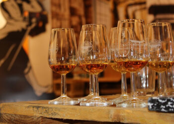 Modica, bevono alcolici senza pagare poi minacciano dipendenti: scatta il Dacur