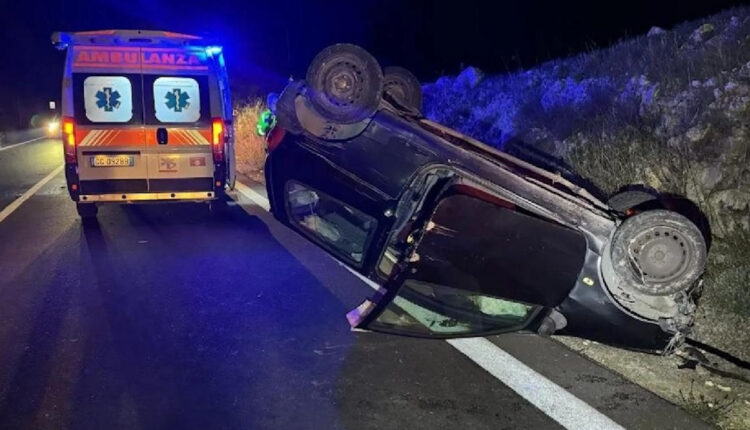 Ruba auto a Modica e cappotta sulla Ragusa-Catania, il conducente, insanguinato scappa