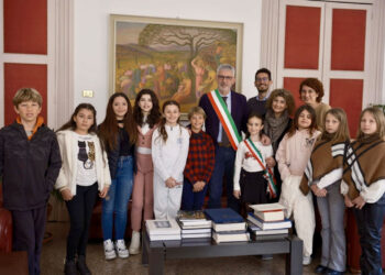 Ragusa, visita “istituzionale” in Comune, il sindaco riceve la baby sindaca