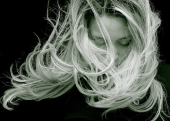 Maschera all'uovo per i capelli biondi: benefici