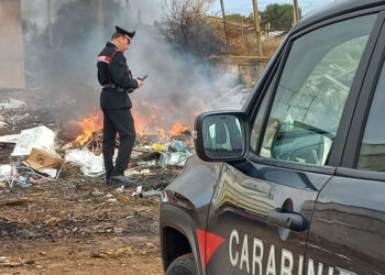Vittoria, sorpresi a bruciare rifiuti: 3 denunce a Scoglitti