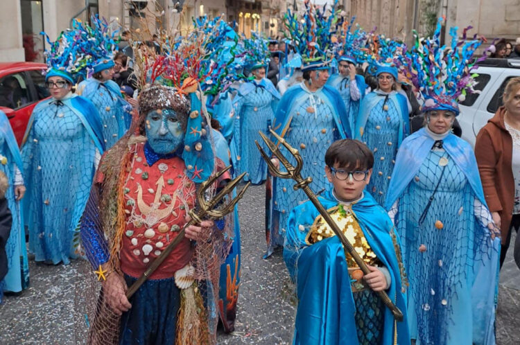 Carnevale Scicli, strepitoso e con i colori del mare