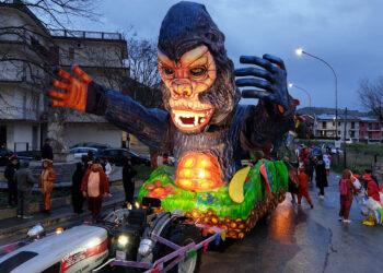 Carnevale Giarratanese con sfilata di carri e ballo in maschera: oggi si replica