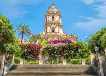 Modica, appello all'onorevole Abbate per chiese e orologi