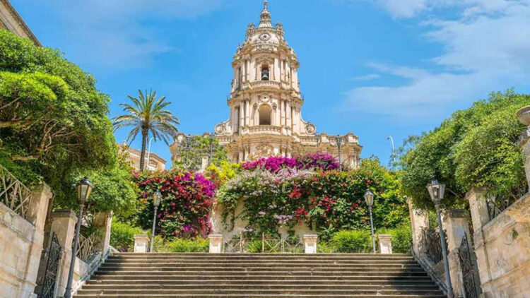 Modica, appello all'onorevole Abbate per chiese e orologi