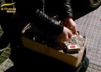 Controlli all’imbarcadero di Messina: gialle sequestrano 5 chili di hashish