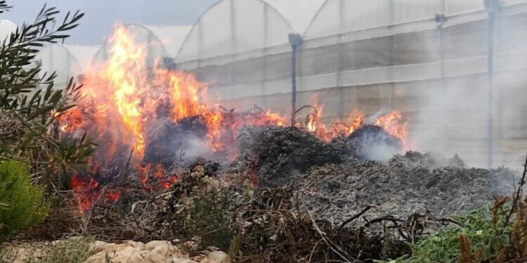 Vittoria, un centro di stoccaggio dei rifiuti agricoli in città per contrastare le fumarole