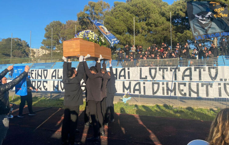 Ragusa, funerali del 29enne Giacomo Fidone: l'addio degli Ultras del Ragusa Calcio