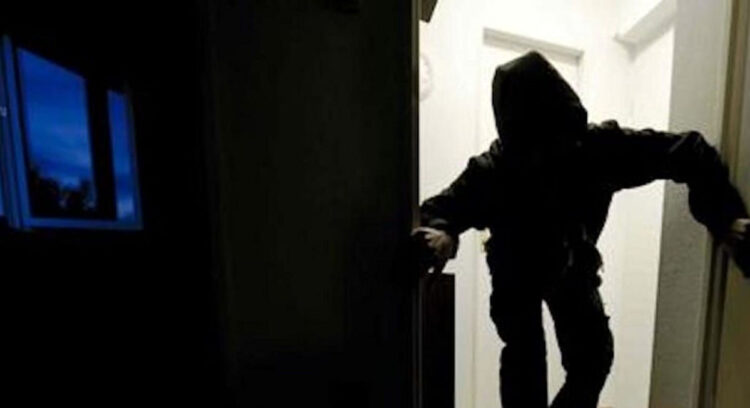 Sventato furto in villa a Modica Sorda: ladri in fuga grazie all'allarme