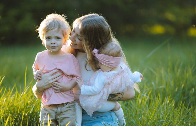 Bonus mamma fino a 3 mila euro: a chi tocca e come averlo