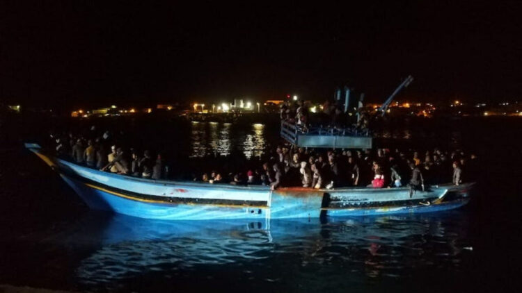 Sbarco autonomo di migranti nella notte a Pozzallo