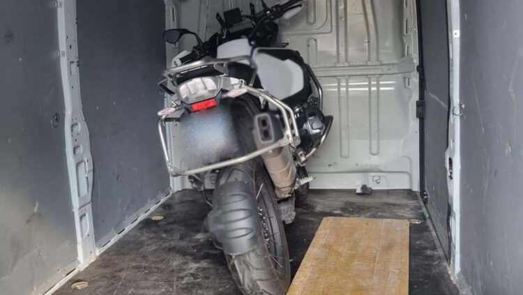 Vittoria, moto rubata dentro un furgone: ladro senza patente e con oltre 2 mila euro contanti