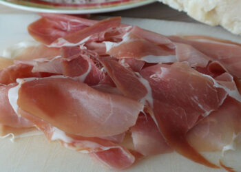 Prosciutto crudo, fa ingrassare o fa bene alla dieta