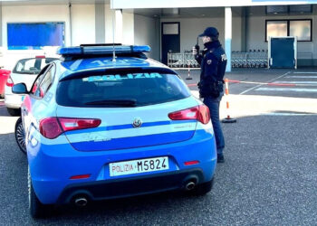 Rapina un supermercato e si dà alla fuga: arrestato 38enne