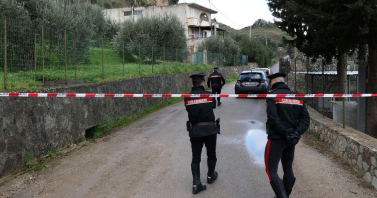 Strage Altavilla, durante il massacro la 17enne inviava anche messaggi alle amiche