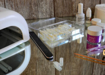 Ricostruzione unghie con gel o semipermanente: guida completa