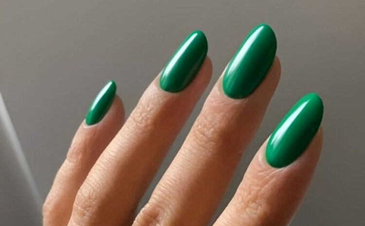 Colori unghie estate 2024: le tendenze da non perdere