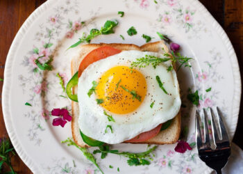 Esempio dieta chetogenica per donna: perdere 5 kg in modo salutare