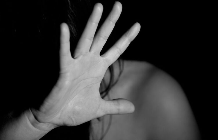 Vittoria, maltrattamenti in famiglia: arrestato