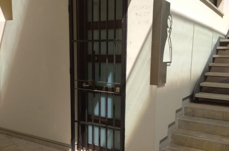 Servizi igienici chiusi al Giardino ibleo di Ragusa