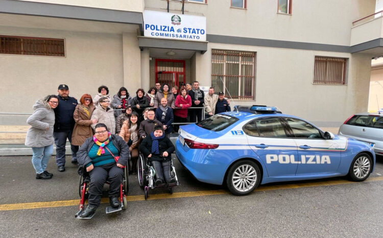 Modica, gli ospiti della Turi Apara al Commissariato