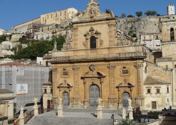Modica Virale oggi sulla scalinata di San Pietro a Modica