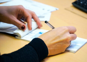 Assegno di inclusione in pagamento a marzo: ecco a chi viene sospeso