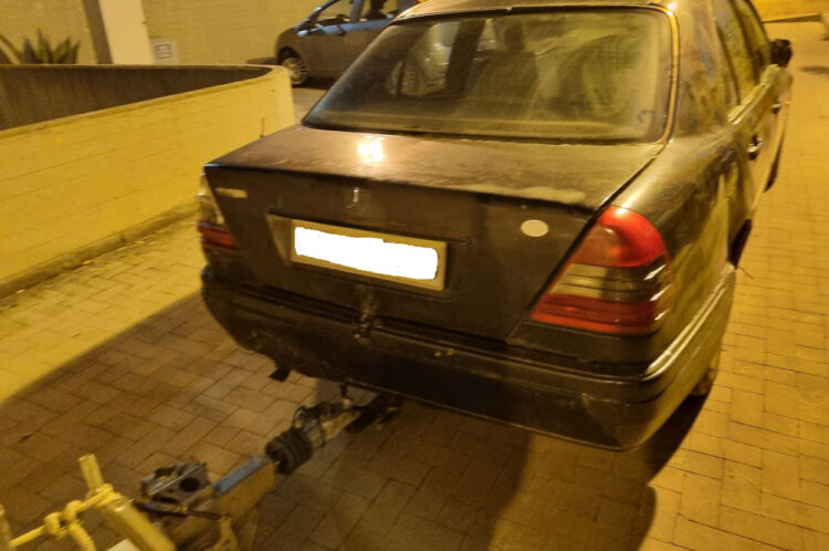 Da Ispica, abbandonavano rifiuti pericolosi a Modica