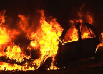 Auto a fuoco nella notte a Ispica