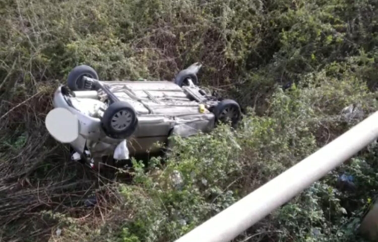 Incidente Vittoria, auto vola giù da ponte