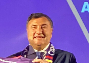 L'omaggio e il saluto di Pozzallo a Joe Barone