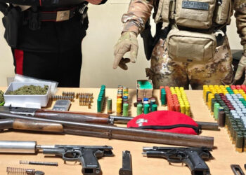 Arrestati 2 vittoriesi per detenzione illecita di armi e droga