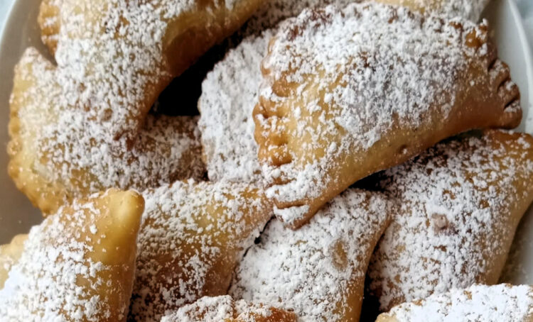 Cassatelle di ricotta (ravioli dolci) per San Giuseppe e Pasqua: ricetta siciliana