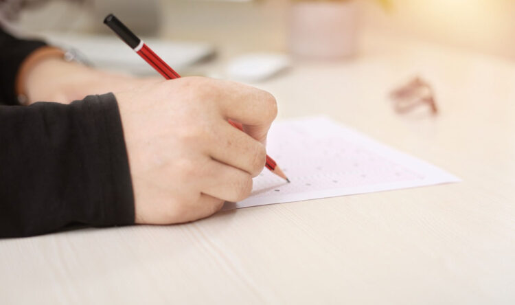 Concorsi scuola 2024: 100 minuti per 50 domande