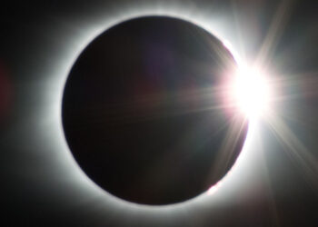 Eclissi solare 2024: incontra la cometa del diavolo