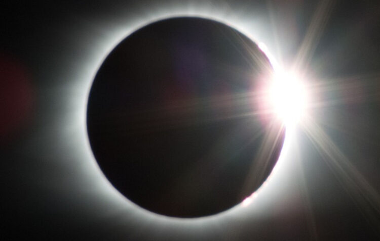 Eclissi solare 2024: incontra la cometa del diavolo