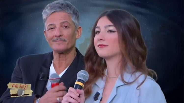 Fiorello e il duetto con la figlia Angelica, il fuorionda imbarazzante: ecco la risposta di Fiorello