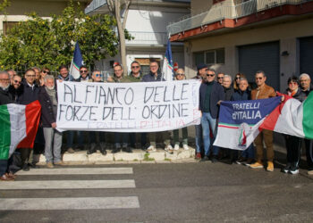 Flash mob a Ragusa a sostegno Forze dell'Ordine
