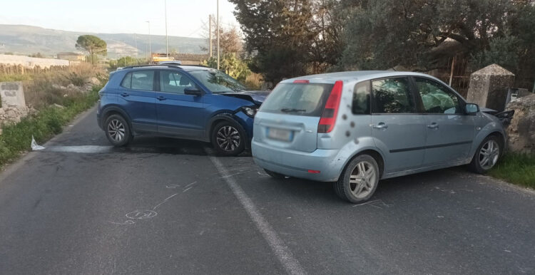 Incidente a Comiso: 2 feriti