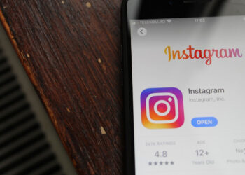 Facebook e Instagram down oggi, problemi di accesso e caricamento app