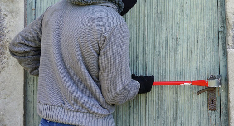 Tentato furto in uno stabilimento balneare a Santa Maria del Focallo: presi