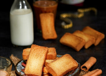 Latte e fette biscottate per cena: si dimagrisce?