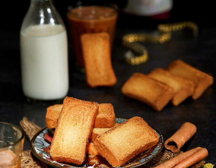 Latte e fette biscottate per cena: si dimagrisce?
