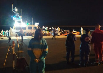 Pozzallo, sbarcati quasi 400 migranti