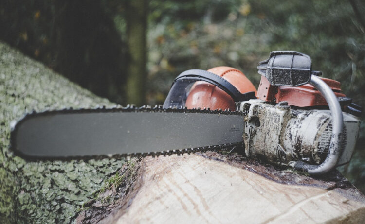 Monterosso Almo, minaccia ex convivente con motosega: va in carcere